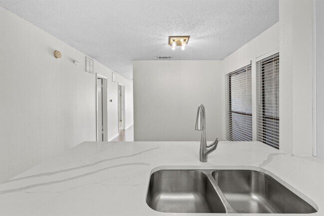 Building Photo - 3115 Helms St