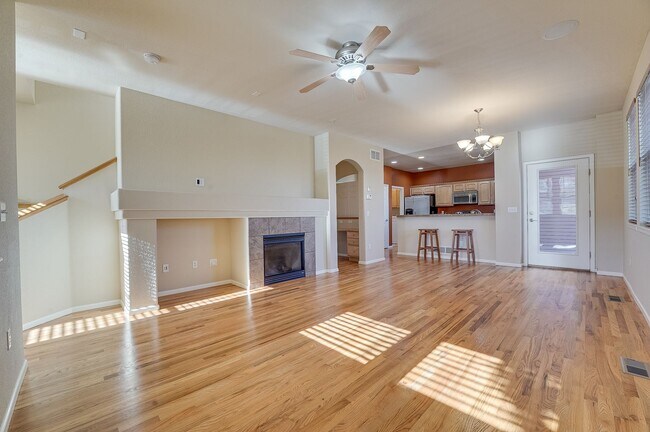 Building Photo - 2 bedroom, 2.5 bath townhome in Observatory Village