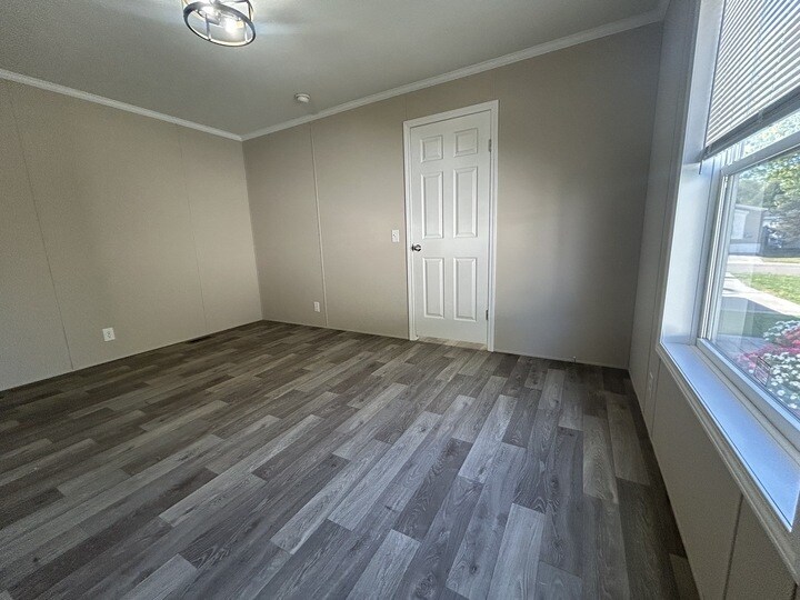 Building Photo - 12501 Apple Ln