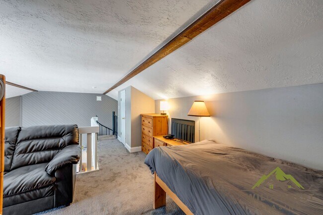Building Photo - Buffalo Ridge - Spacious unit with Wifi, Covered Parking & Clubhouse