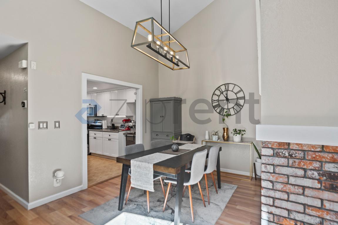 Building Photo - Unit