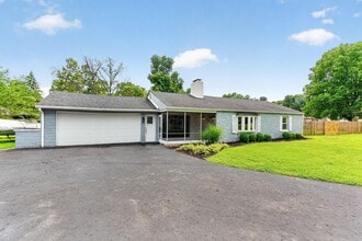 Building Photo - 475 W Johnstown Rd