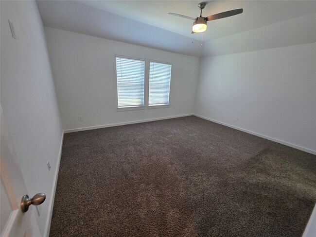 Building Photo - 4923 Edgewood Dr