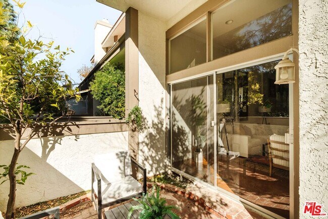 Building Photo - 17158 Palisades Cir