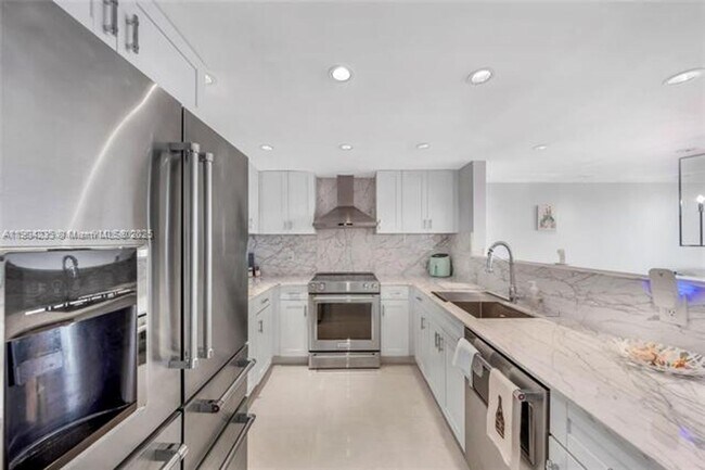 Building Photo - 5838 Collins Ave