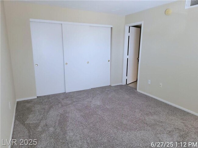 Building Photo - Well-Designed Silverado Ranch Condo | Spli...