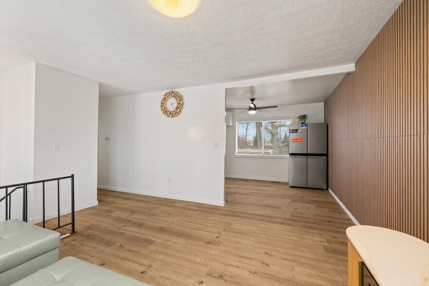 Building Photo - 2050 Willowood Dr N