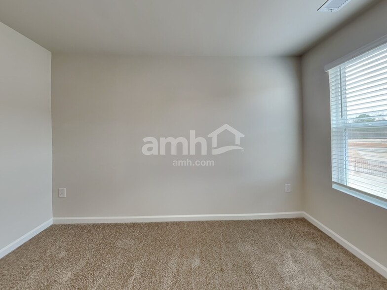 Building Photo - 3260 Emberly Dr