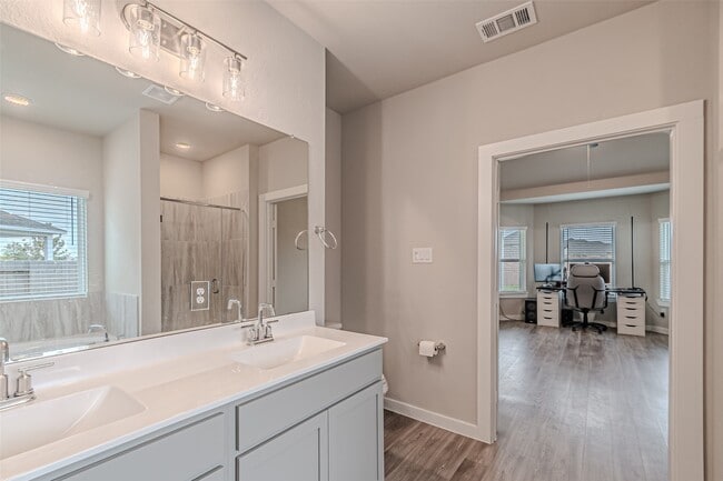 Building Photo - 21606 Wave Holw Dr