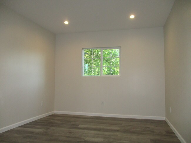 Building Photo - 6516 Beck Ave