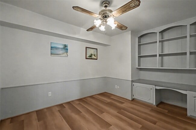 Building Photo - 357 N Post Oak Ln