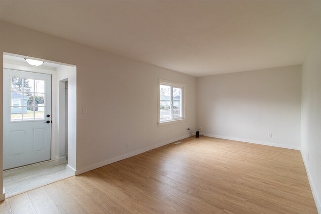 Building Photo - 1731 E Sanson Ave