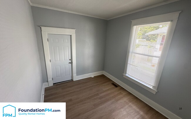 Building Photo - 1688 Glenview Ave