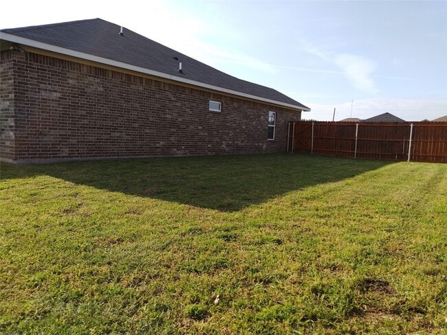 Building Photo - 4710 Henry St