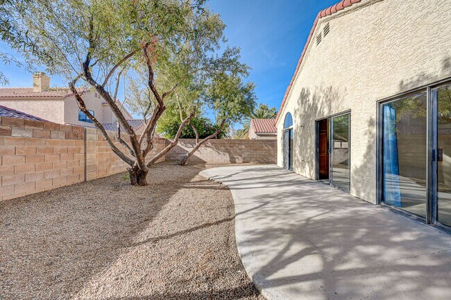 Building Photo - 3 bedroom single story in Henderson!