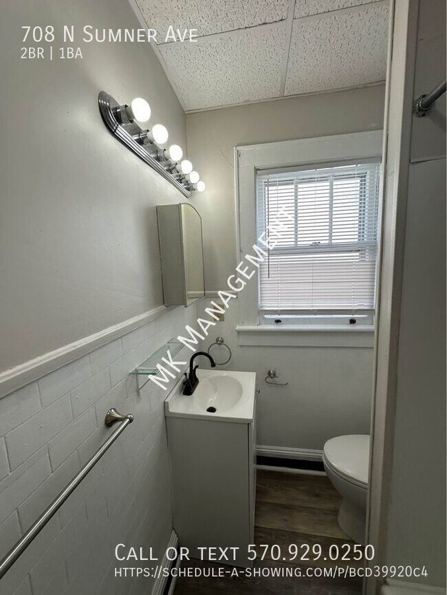 Building Photo - 2 bed /  bath