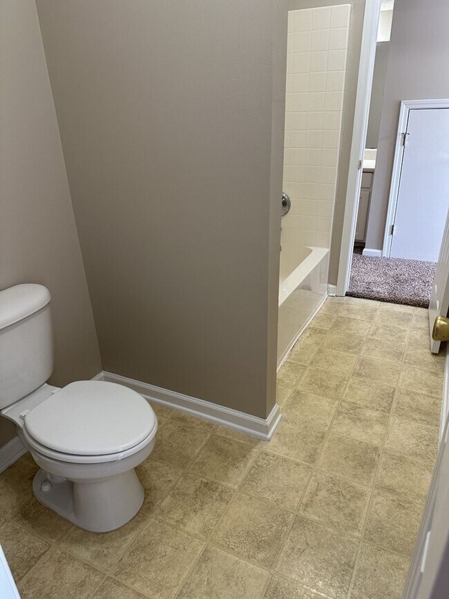 Building Photo - 7 Crossings Dr