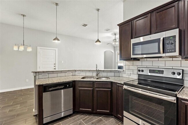 Building Photo - 334 Creekside Curve