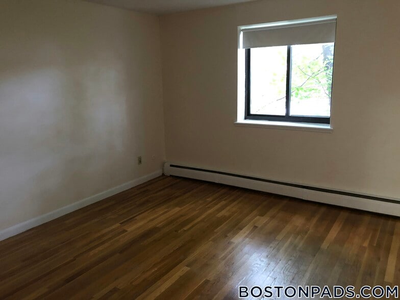 Building Photo - 122 Dustin St