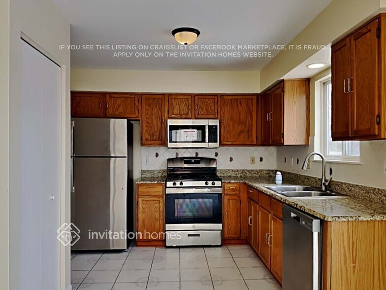 Building Photo - 20848 W Aspen Ct