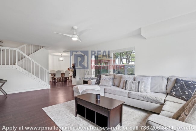 Building Photo - Stylish 2-Bedroom Townhome in Gated Boynto...