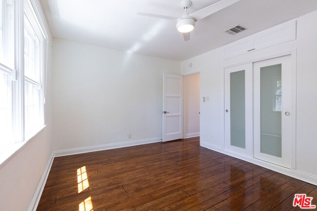 Building Photo - 5162 Lindley Ave