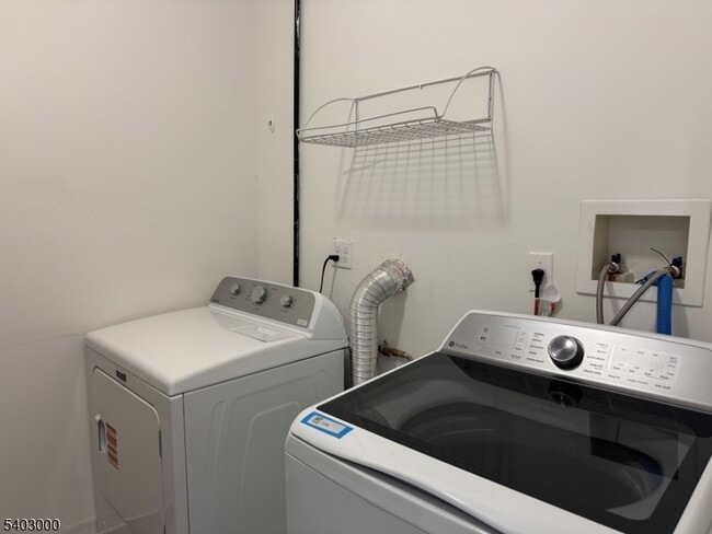 Building Photo - 610 Devon St