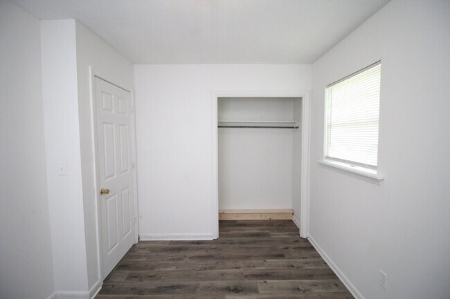 Building Photo - Central Pensacola 3-Bedroom Home Near Mall...