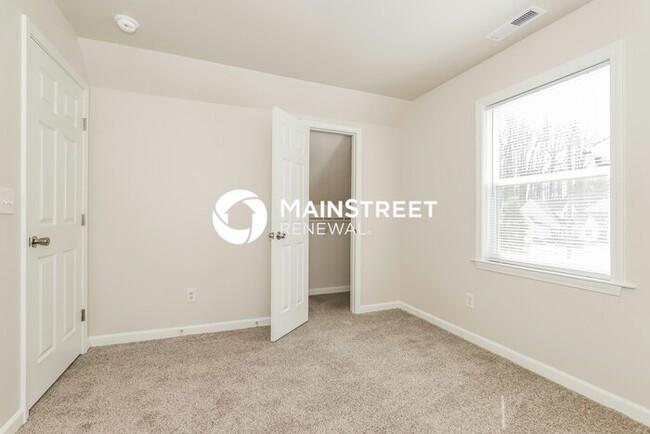 Building Photo - 3376 Tinley Park Dr