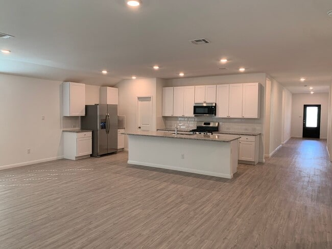 Building Photo - Luxury Vinyl Plank (No Carpet) /  Fridge Included / Office / Covered Back Patio / CISD