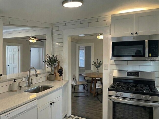 Building Photo - 3734 Burlington Ave N