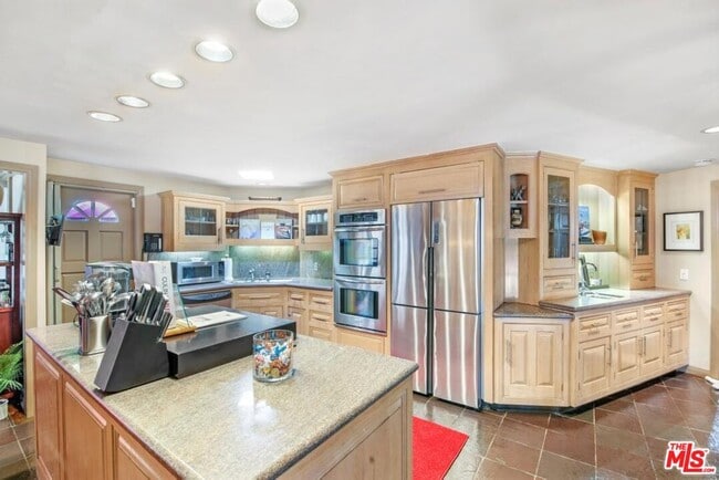 Building Photo - 3200 Primera Ave