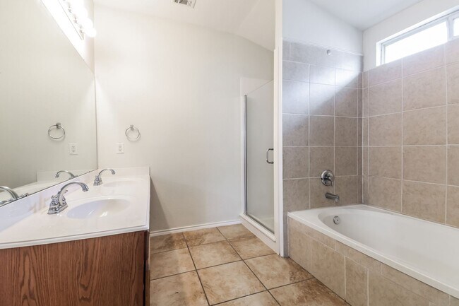 Building Photo - $1850 3/2/2 with office/flex space in family friendly neighborhood in Forney!