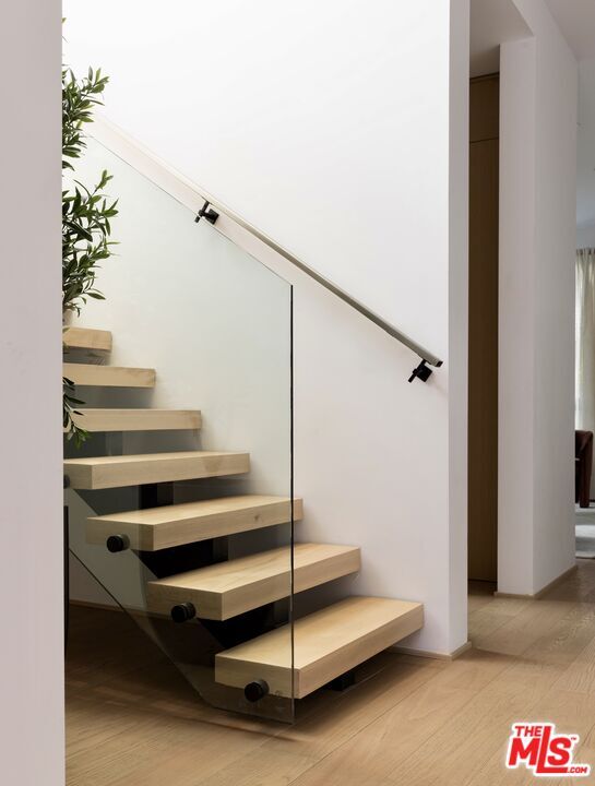 Building Photo - 9064 Harland Ave