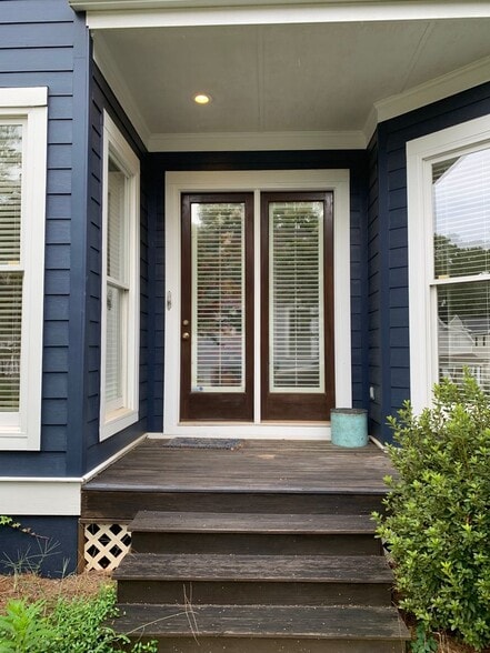 Building Photo - AVAILABLE NOW