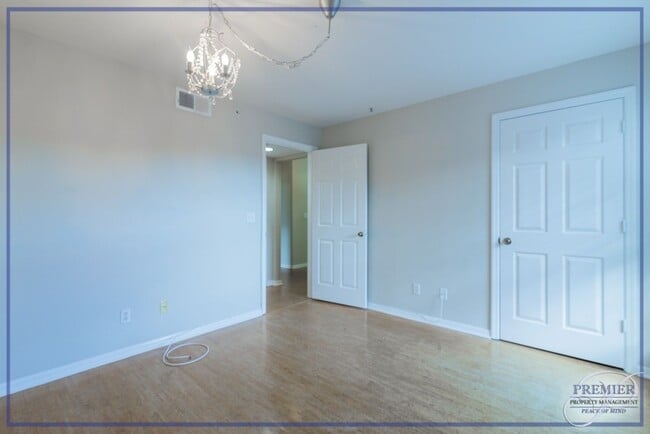 Building Photo - ***2+DEN/2 BATH***CENTRAL NAPLES***CYPRESS...