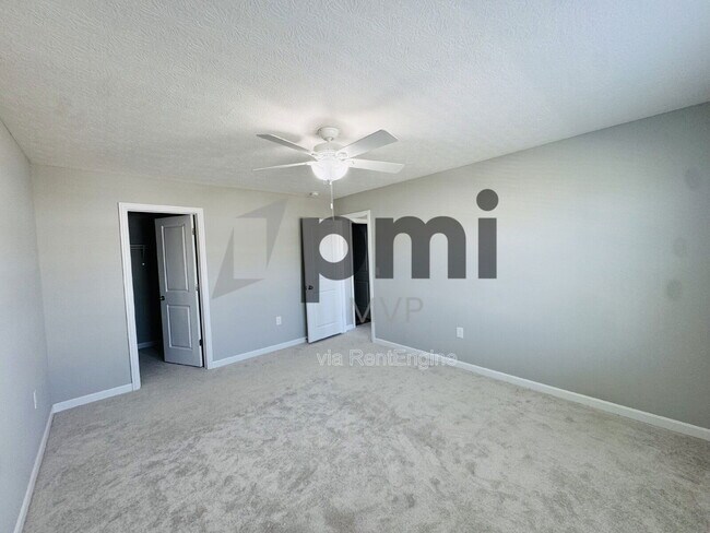 Building Photo - 5749 Shadowfair Ln