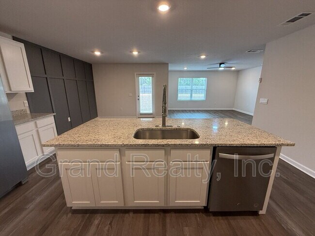 Building Photo - 7640 Gumbo Ave