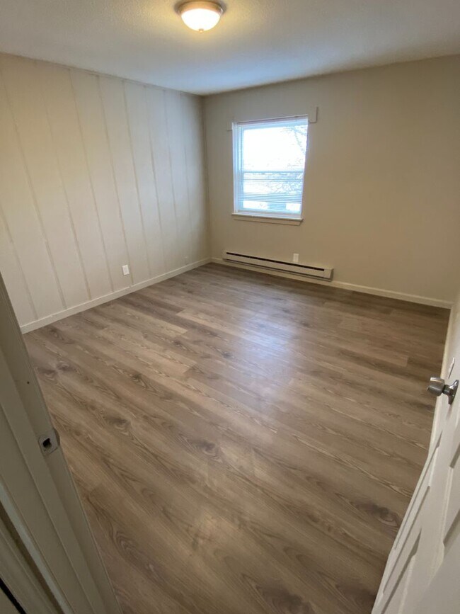 Building Photo - 2 Bedroom Ground Level Apartment in Columbia
