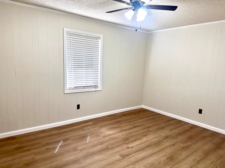 Building Photo - 102 Conifer Dr