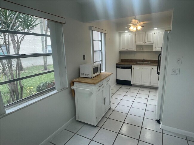 Building Photo - 485 Flanders K