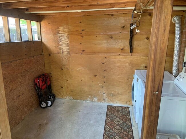 Building Photo - 3302 Burke Rd