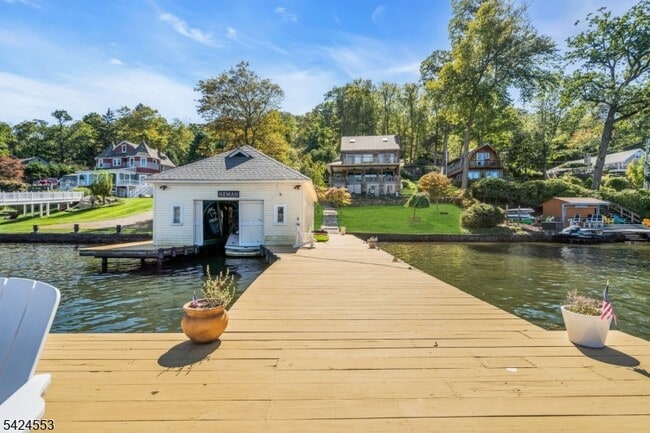 Building Photo - 363 Lakeside Blvd