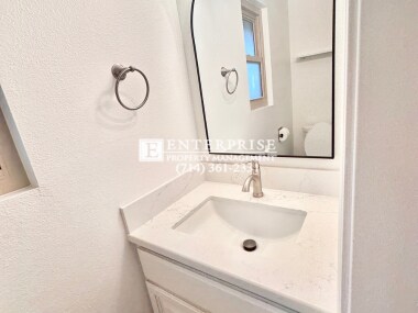 Building Photo - Luxury Living Made Easy: Your Tustin 2-Bed...