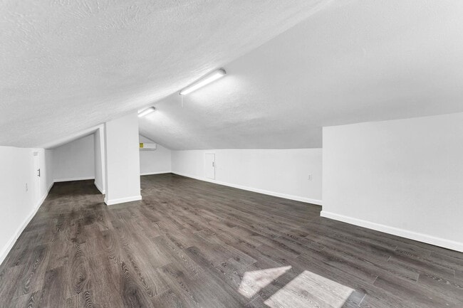 Building Photo - 3 Bed | 1 Bath | Loft | FULLY Remodeled | Springfield MO | PETS WELCOME!