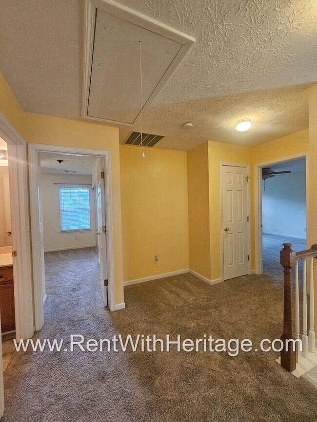 Building Photo - Gorgeous 5 bedroom, 2.5 bath / Attention t...
