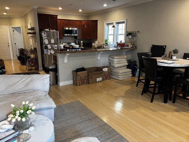 Building Photo - 18 Knowlton St