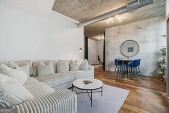 Building Photo - 923 Peachtree St NE