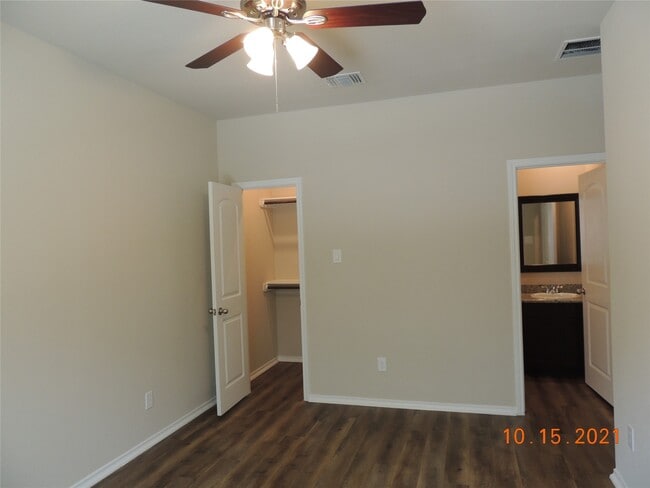 Building Photo - 615 Hayman St