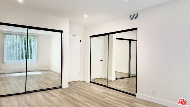 Building Photo - 414 N Palm Dr